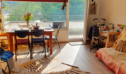 Friendly, quiet and secluded 3-room apartment with huge balcony for rent.