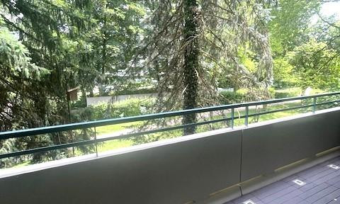 U6 Partnachplatz: Aparte komplett renovierte 2-Zimmerwohnung mit großem Balkon