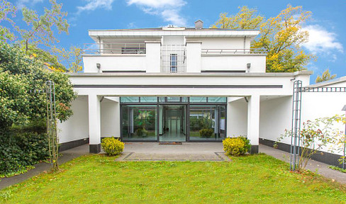 Villa mit Penthouse in Düsseldorf am Wald