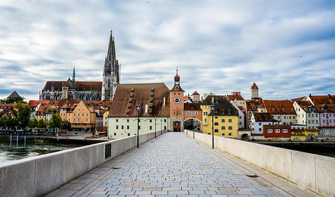 2 x 2 room apartment only 10 min. walk from cathedral square - incl. parking space/cellar
