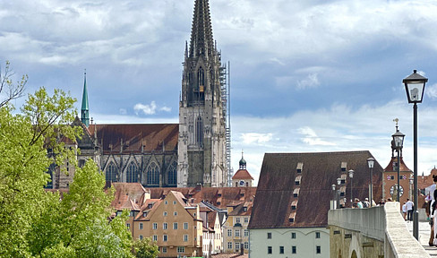 2-room apartment with approximately 65 square meters of living space - Currently fully rented - Approximately 15 minutes walking distance from the city center (Domplatz).