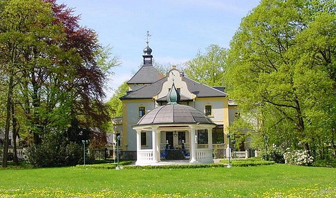 Einzigartiges Penthaus Im Jagschloss, mit Pool, Wald, Park, See  20km bis LE Mitte
