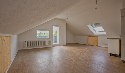 Bright 2-room apartment with balcony above the rooftops of Göppingen - ready for immediate occupancy!