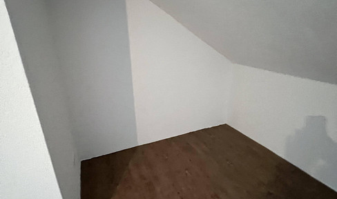 Helle 2-Zimmer-Wohnung mit Balkon über den Dächern Göppingens – sofort bezugsfrei!