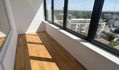 Completely renovated 2-room apartment incl. high-quality kitchen plus 2 parking spaces