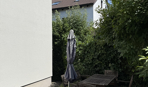 Wunderschöne 105m2 & elegante 4 Zim. Wohnung mit Küche, Garten, Garage und Stellplatz