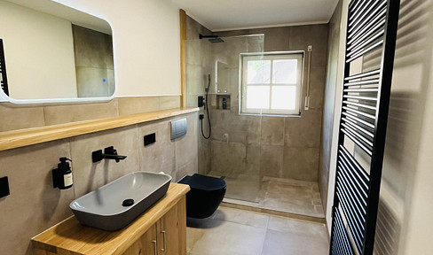 Freshly renovated 3-room apartment with balcony and underground parking space