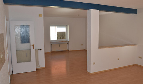 Großzügige Wohnung auf 2 Ebenen mit Gartenmitbenutzung