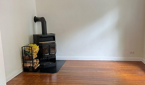 4.5 room old building ground floor large terrace, best location quiet