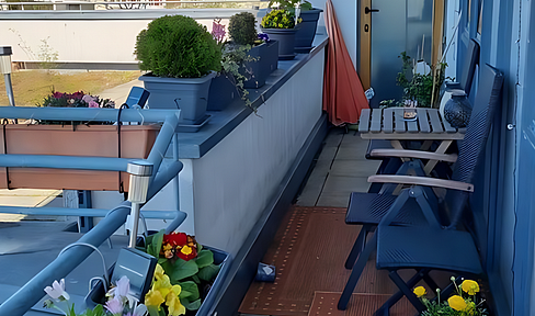 2-room apartment for rent with EBK and roof terrace in Hellersdorf