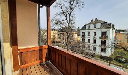Rarity! Fantastic 3-room family apartment in Striesen with south-facing balcony