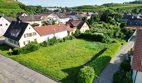 Attractive building plot in Jechtingen - 1,184 m² - divisible - top location on the Kaiserstuhl