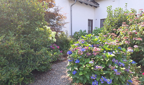 AGENT-FREE: Dreamlike detached house with 2 apartments, located in the heart of nature.