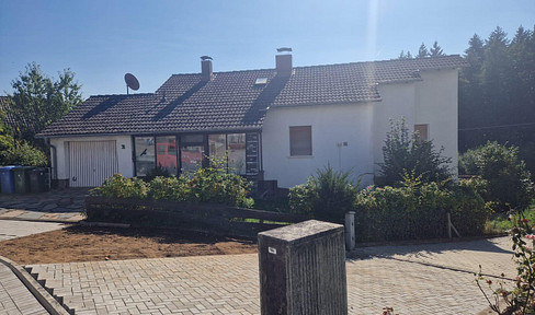 Freistehendes Einfamilienhaus in Fronhausen / Lahn mit großem Grundstück im Grünen