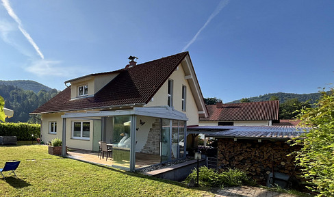 Detached house; vacation home; family home with unobstructed views of the countryside