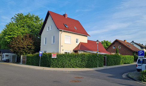 Freistehendes gepflegtes EFH mit Einlieger, Garten & Garagen in ruhiger grüner und zentralen Lage
