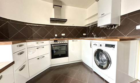FROM PRIVATE: Top renovated 3-room apartment for sale in Nuremberg-Steinbühl