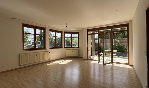 Spacious 2 room apartment + hobby room, garden, garage, best location Schwabach