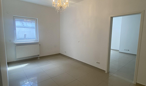 Comfortable & modern: 2-room apartment with new fitted kitchen
