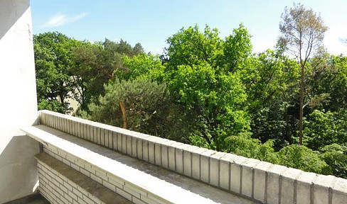 PRIVATE SALE, FREE TO MOVE IN, 3 room apartment with south-facing loggia in Westend location