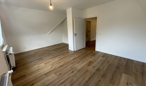 Geschmackvolle 2,5-Raum-Dachgeschosswohnung mit gehobener Innenausstattung in Köln Merheim