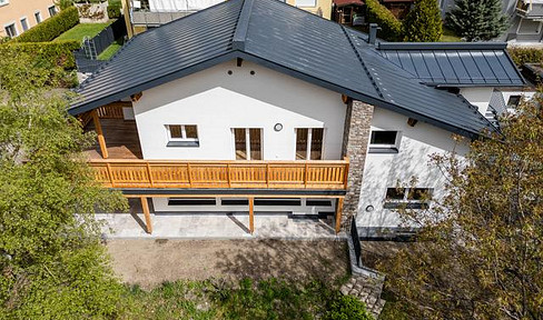 Schöne Wohnung in Aussichtslage, Balkon, Terrasse mit Garten und Carport zu vermieten