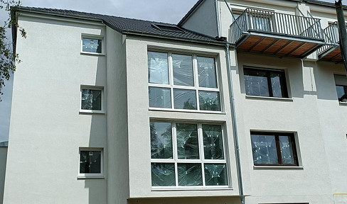 Traumhafte Dachwohnung mit Blick ins Grüne (Erstbezug)