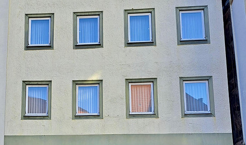 Investitionschance: Zentrales Mehrfamilienhaus mit vielseitiger Gewerbefläche