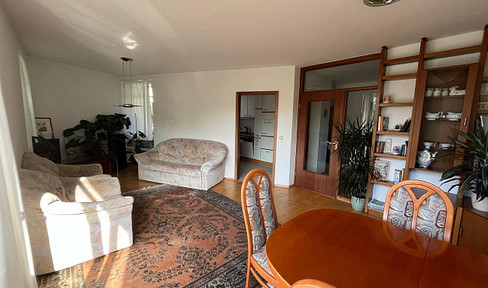 Bright, furnished 4-room apartment with balcony near the university clinic