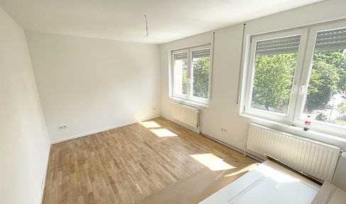 Erstbezug in großzügige 3-Zimmer Wohnung mit Balkon ins Grüne nach Sanierung
