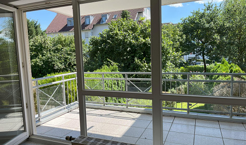 Free of commission! Fantastic, light-flooded 2-room apartment with large sunny balcony
