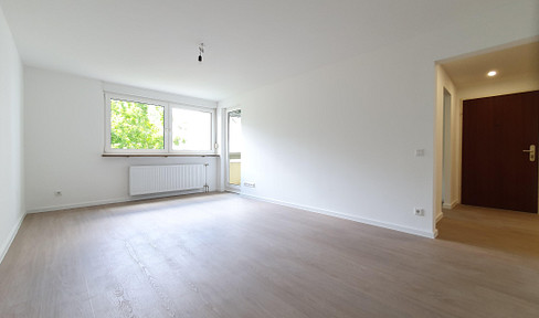 Immediately available, completely renovated 3-room apartment in the countryside