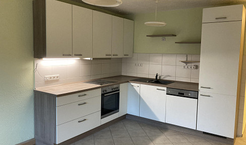 Vollständig renovierte Wohnung mit vier Zimmern sowie Balkon und EBK in Eislingen/Fils