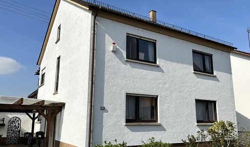 Zweifamilienhaus in Toplage auf großem Grundstück. Renovierung oder Neubau!