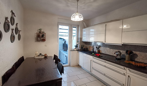 Within walking distance of Hamborn's Altmarkt - well-kept condominium