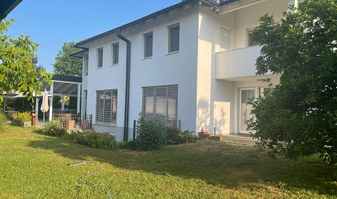 Doppelhaushälfte Süd/Ost-Seite, mit Doppelgarage, parkähnlichem Garten, sehr gute Lage