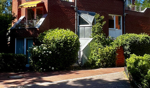 Refurbished maisonette apartment with garden and private entrance in Kladow