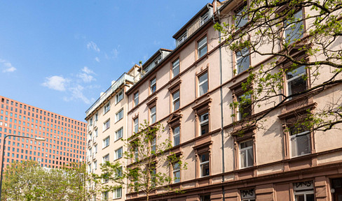 Light-flooded, vacant, ready-to-move-in 3 room apartment in an old building in a central location