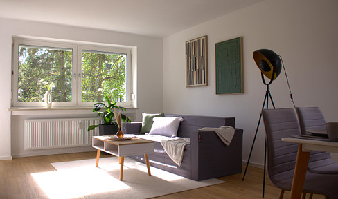 Bright 3-room dream apartment with balcony - stylishly renovated & commission-free