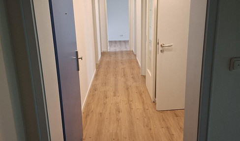 Commission-free: Completely renovated family-friendly 4-room apartment in Unterhaching