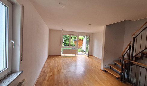 Haus im Haus 4-Zimmer-Maisonette-Wohnung mit Garten und Freisitz