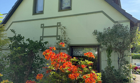 Detached house with beautiful garden and outbuildings