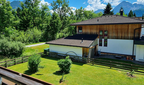 Lechaschau 3 room apartment with balcony and garage quiet location