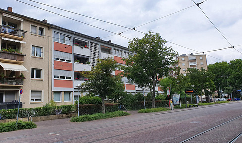 Freshly modernized and ready-to-occupy 4-room apartment in top location in Südweststadt Karlsruhe