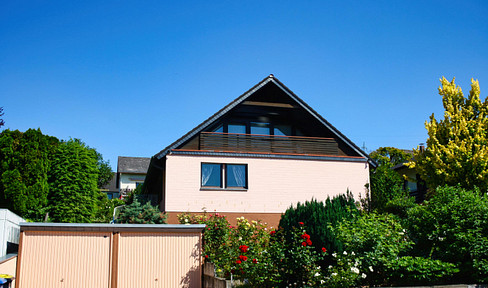 Well-maintained detached house with double garage on a sunny plot
