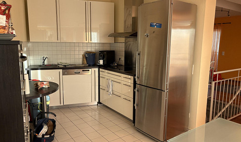3-room apartment with 3 underground parking spaces and 4 balconies/partial financing possible