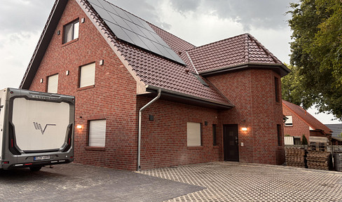 Beautiful large upper floor apartment in KFW40-Plus house for rent!