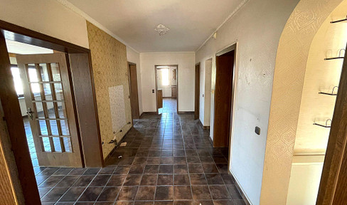 Living/office and halls, outdoor space 5 room apartment in Fritzlar