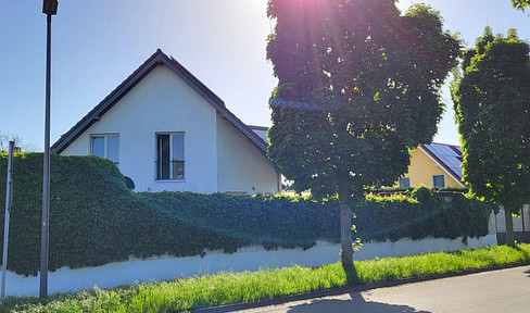 Spacious family home with garage and quiet neighborhood-commission-free