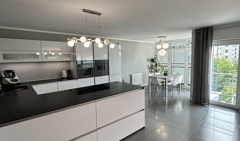 Beautiful, light-flooded 3-room apartment in a top location